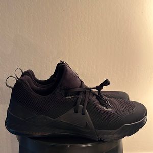 Brand new, never been worn, nike zoom training shoes, black size 12 mens